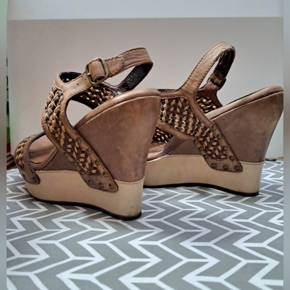 UGG Assia Wedge Platform Sandal Wedge Heels Chocolate Woven 5.5 - Picture 6 of 14